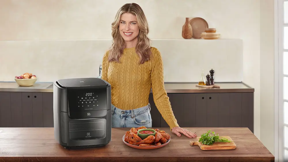 Foto real de Electrolux Air Fryer Oven EAF90 12L 1700W